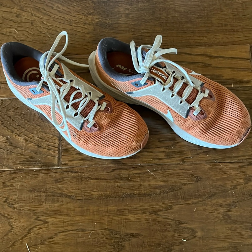 Nike Pegasus 40 Texas Longhorn shoes